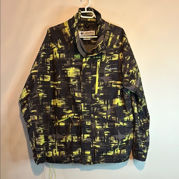 Columbia Black and Yellow Performance Jacket with Urban Flair - Picture 1 of 12
